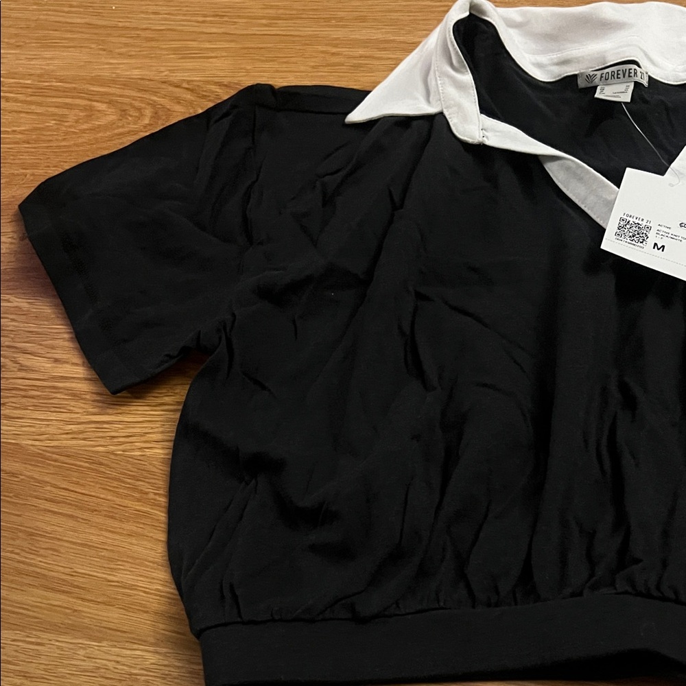 ⭐️ Forever 21 Black Cropped Polo-Style Top with White Collar - Picture 5 of 6